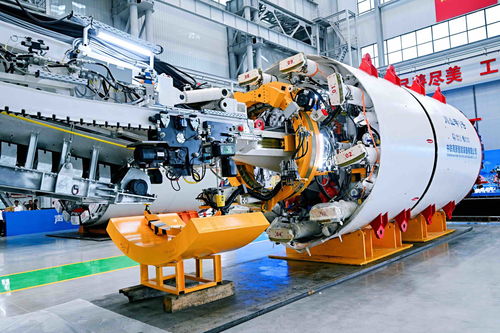 川山甲1號 四川首臺全鏈土壓平衡盾構(gòu)機在新津下線，智能制造裝備再添新成員